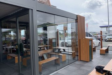 Glazen schuifsysteem Sunflex SF 20_22 bij McDonalds