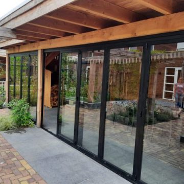 Sunflex SF 45 glazen vouwwand met open deur