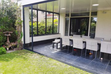 Open gevouwen glazen vouwwand van Sunflex in Stiphout Helmond