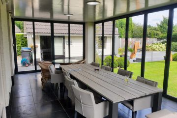 Binnen aanzicht glazen vouwwand van Sunflex in Stiphout Helmond 1